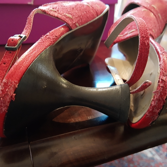 Vero Cuoio red leather 3 inch heels. Size 9 - Picture 13 of 16